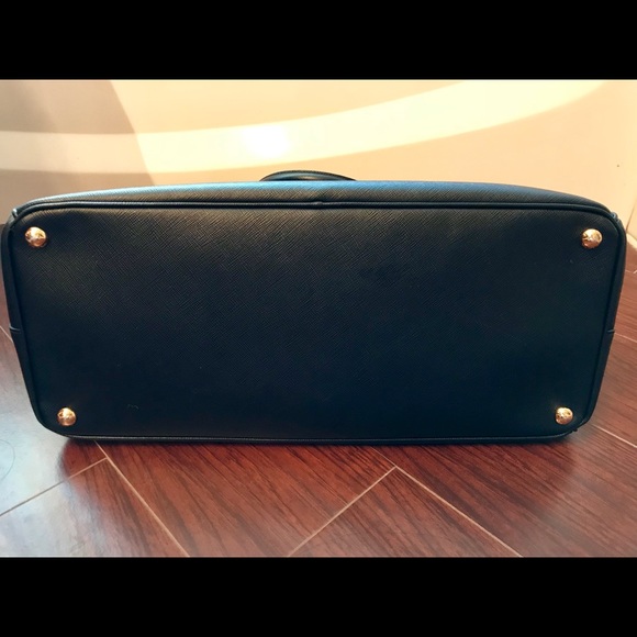 Prada Medium Saffiano Executive Tote Bag - Picture 4 of 8